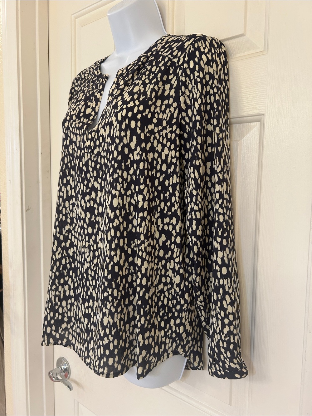 Pleione Grey Blue Cream Spotted Animal Print Split Neck Blouse Top Medium - Picture 4 of 9
